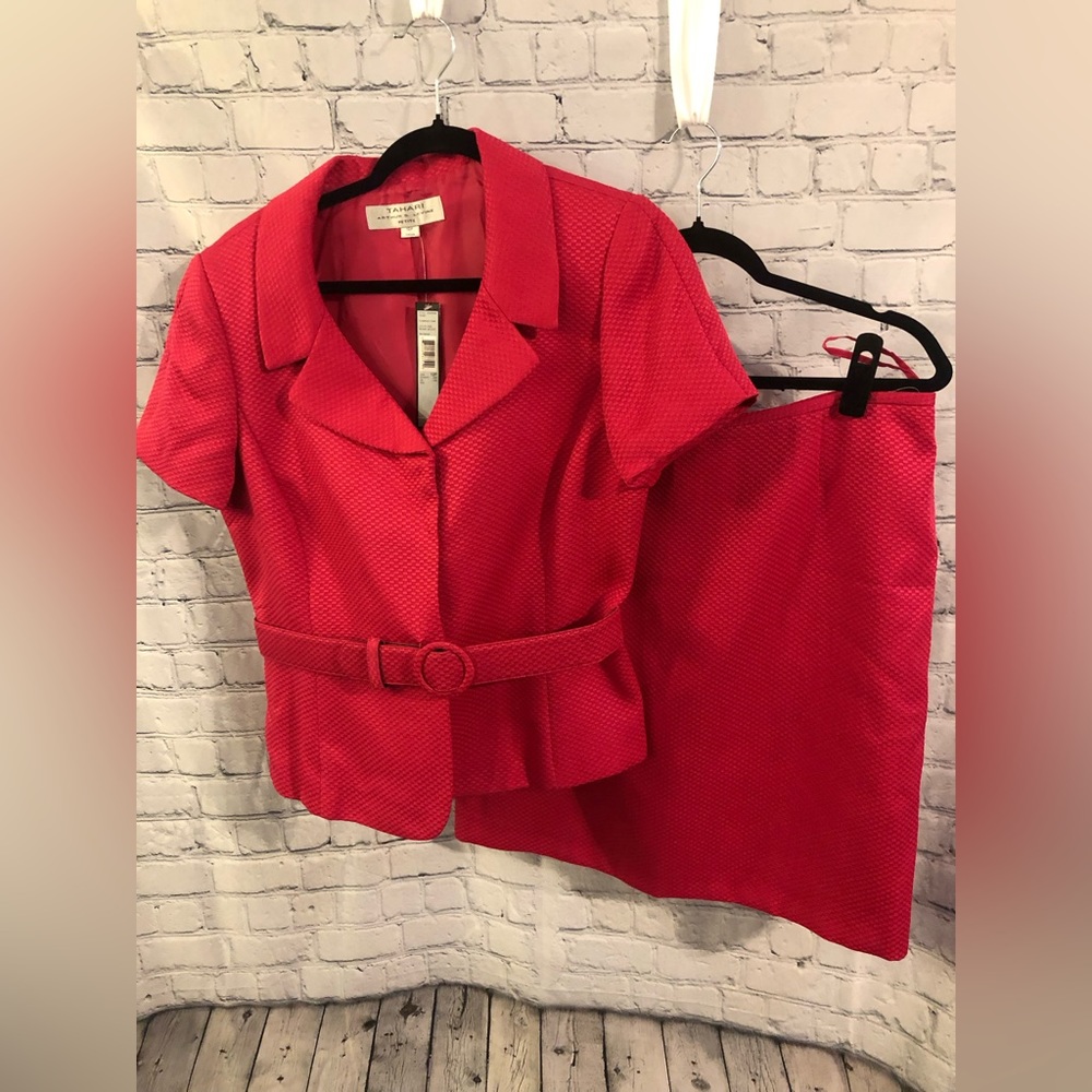 Tahari short sleeve skirt suit set NWT